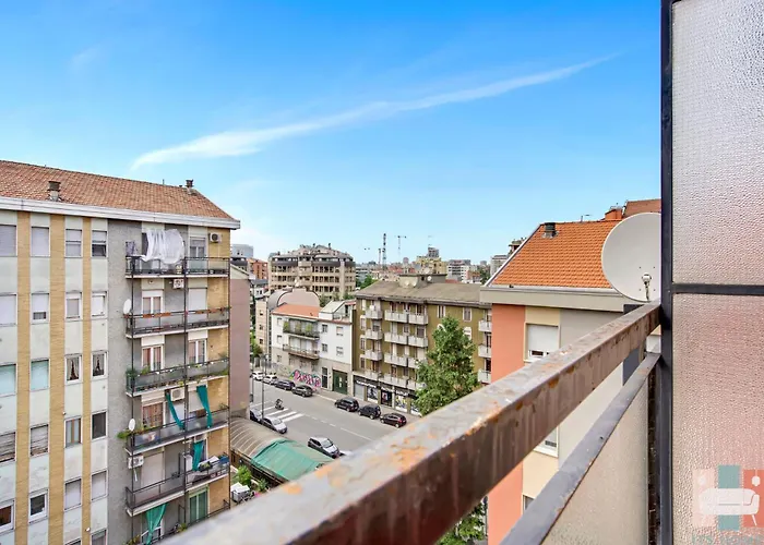 Ag17 - In The Center Of Milan -